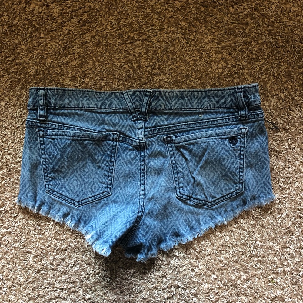 Volcom shorts - Picture 2 of 2